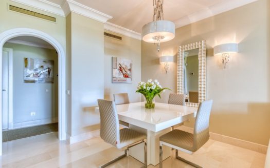 Apartamento de 2 dormitorios en  Benahavis