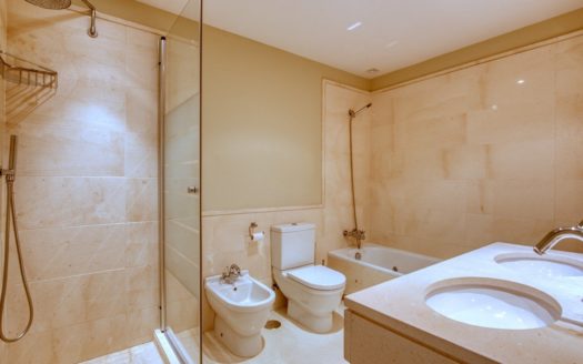 Apartamento de 2 dormitorios en  Benahavis