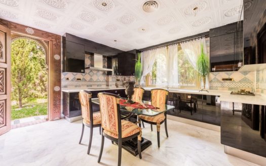 Villa de 8 dormitorios en Torrenueva