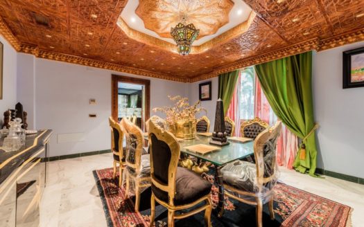 Villa de 8 dormitorios en Torrenueva