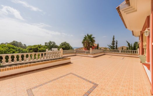 Villa de 8 dormitorios en Torrenueva