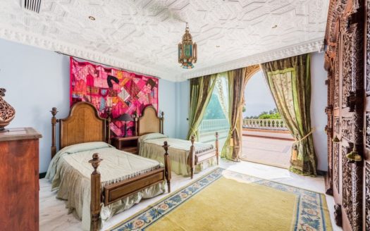 Villa de 8 dormitorios en Torrenueva