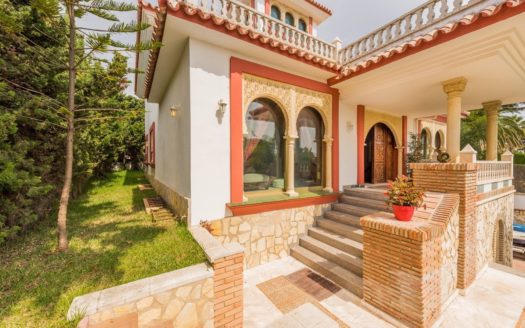 Villa de 8 dormitorios en Torrenueva