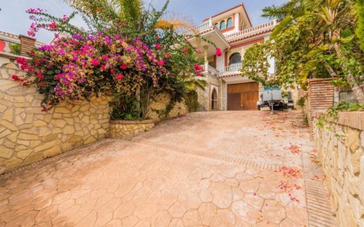 Villa de 8 dormitorios en Torrenueva