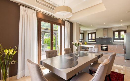 Villa de 5 dormitorios en  Benahavis