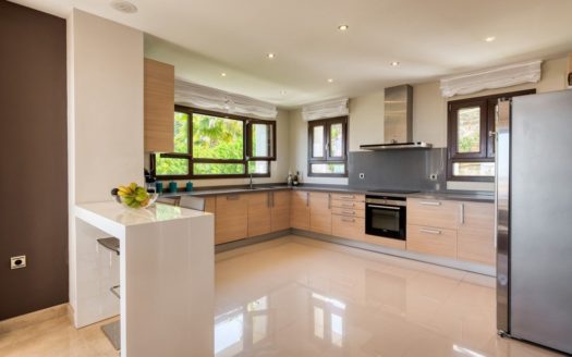 Villa de 5 dormitorios en  Benahavis