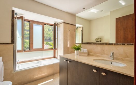 Villa de 5 dormitorios en  Benahavis