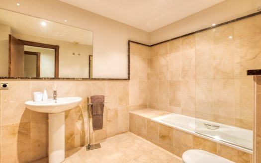 Villa de 5 dormitorios en  Benahavis