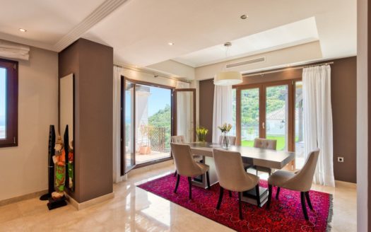 Villa de 5 dormitorios en  Benahavis