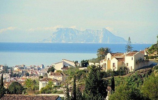 Apartamento de 2 dormitorios en  Benahavis