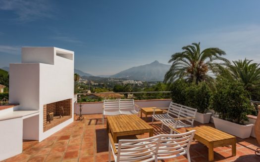 Villa de 5 dormitorios en Nueva Andalucia