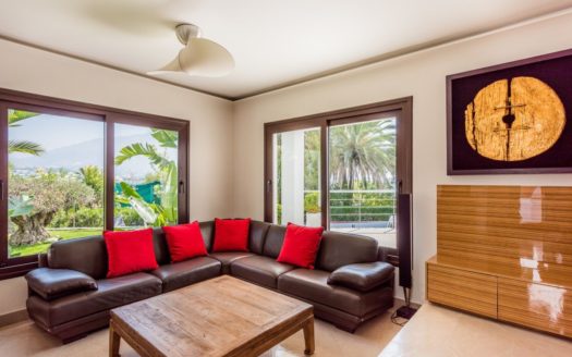 Villa de 5 dormitorios en Nueva Andalucia