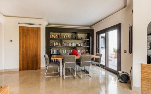 Villa de 5 dormitorios en Nueva Andalucia