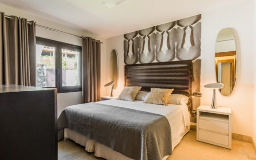 Villa de 5 dormitorios en Nueva Andalucia