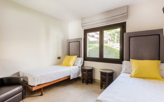 Villa de 5 dormitorios en Nueva Andalucia