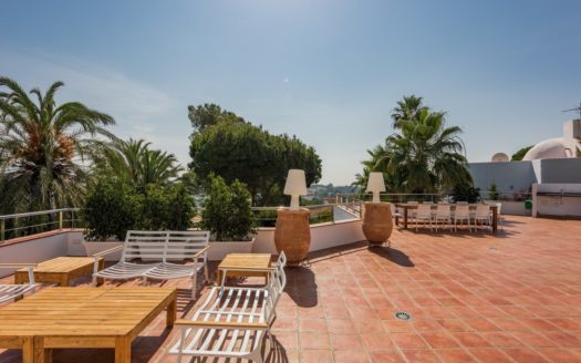 Villa de 5 dormitorios en Nueva Andalucia