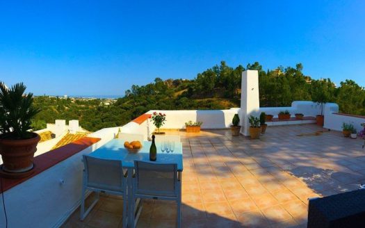Apartamento de 3 dormitorios en  Benahavis