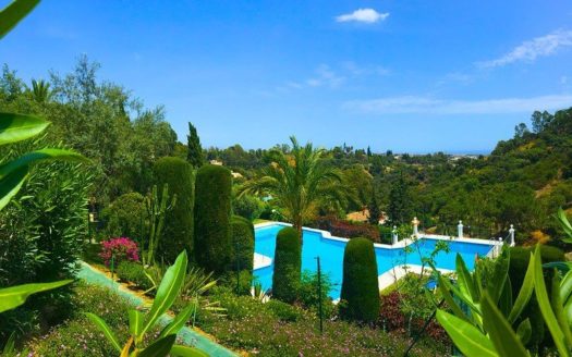 Apartamento de 3 dormitorios en  Benahavis