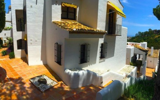 Apartamento de 3 dormitorios en  Benahavis