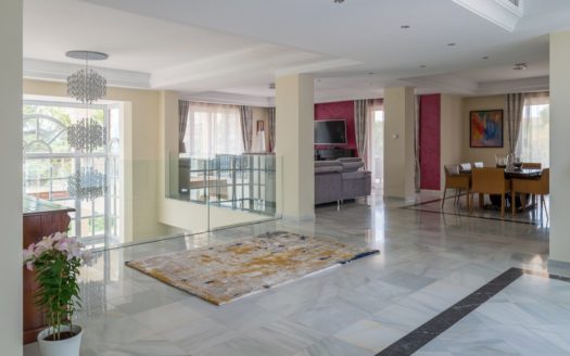 Villa de 6 dormitorios en La Mairena