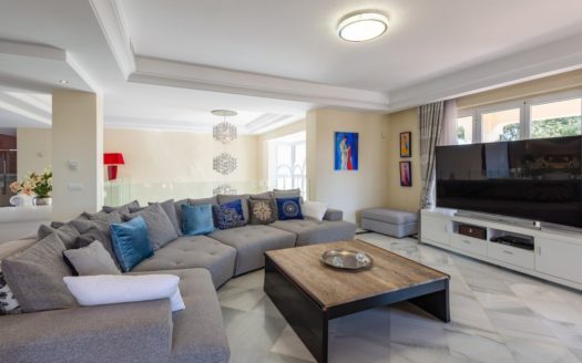 Villa de 6 dormitorios en La Mairena