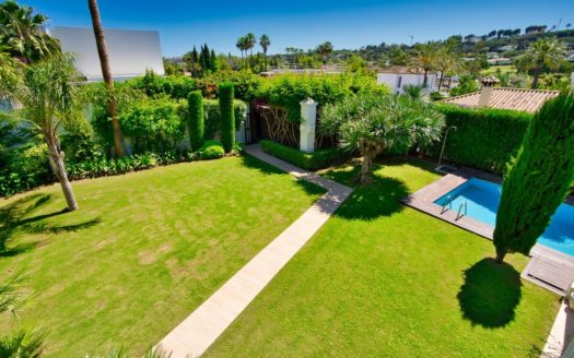 Villa de 7 dormitorios en Nueva Andalucia