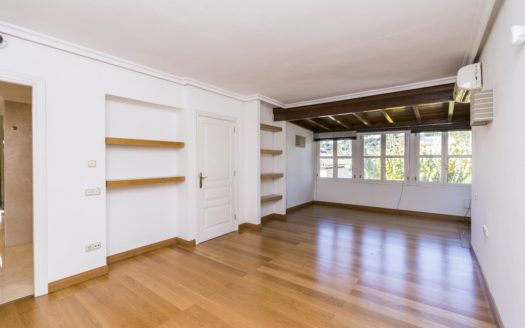 Villa de 7 dormitorios en Nueva Andalucia