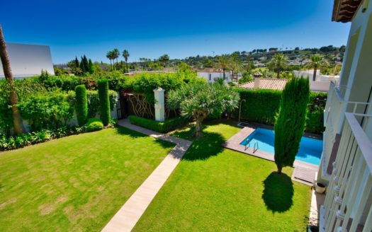 Villa de 7 dormitorios en Nueva Andalucia