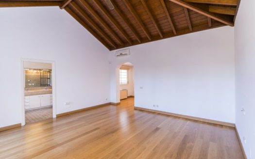 Villa de 7 dormitorios en Nueva Andalucia