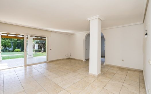 Villa de 7 dormitorios en Nueva Andalucia