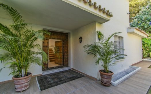 Villa de 7 dormitorios en Nueva Andalucia