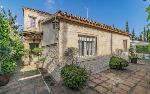 Villa de 4 dormitorios en Nueva Andalucia
