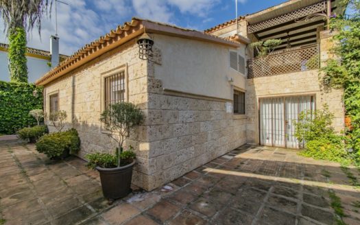 Villa de 4 dormitorios en Nueva Andalucia