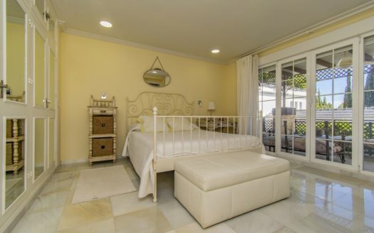 Villa de 4 dormitorios en Nueva Andalucia