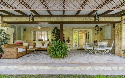 Villa de 4 dormitorios en Nueva Andalucia