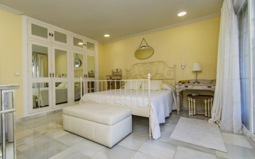 Villa de 4 dormitorios en Nueva Andalucia