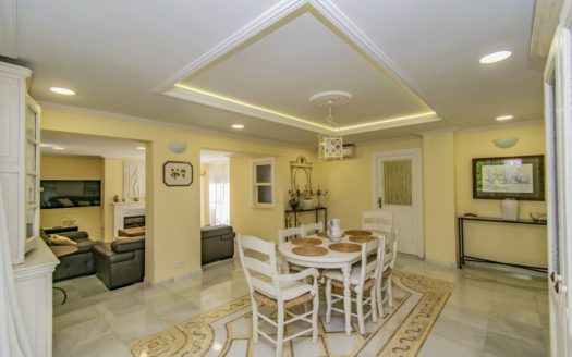 Villa de 4 dormitorios en Nueva Andalucia