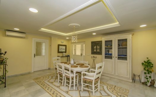 Villa de 4 dormitorios en Nueva Andalucia