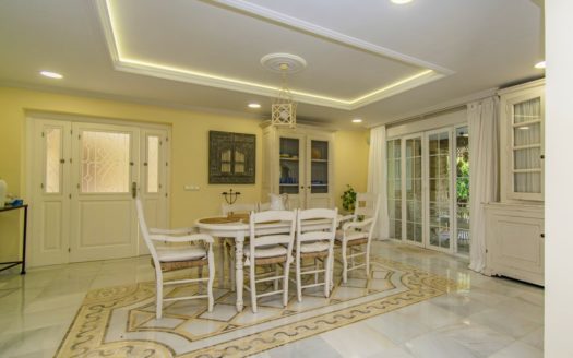 Villa de 4 dormitorios en Nueva Andalucia