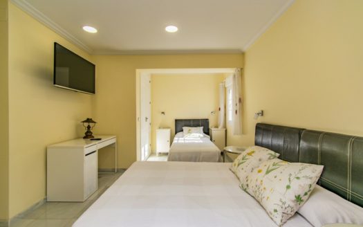 Villa de 4 dormitorios en Nueva Andalucia