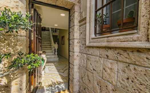 Villa de 4 dormitorios en Nueva Andalucia