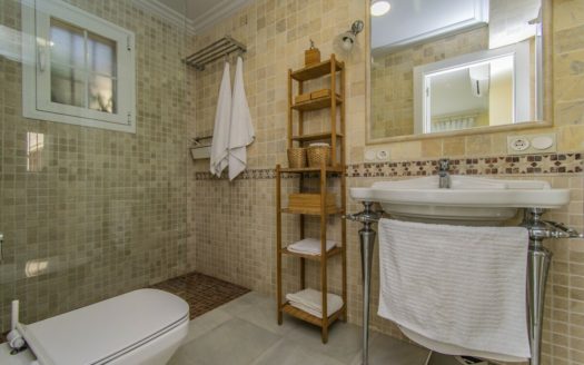 Villa de 4 dormitorios en Nueva Andalucia