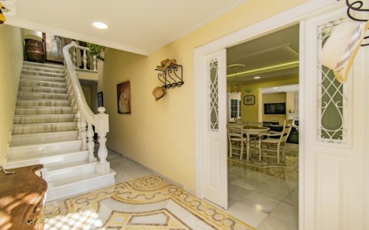 Villa de 4 dormitorios en Nueva Andalucia