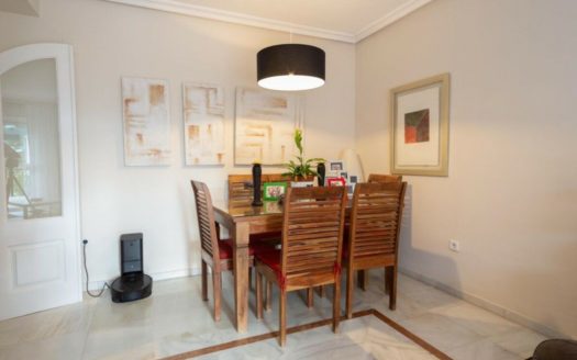 Apartamento de 2 dormitorios en Nueva Andalucia