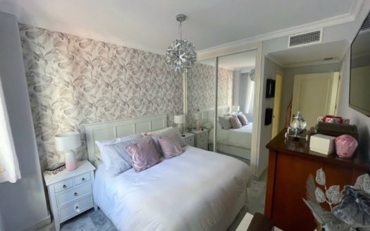 Apartamento de 2 dormitorios en Nueva Andalucia
