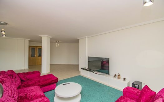 Apartamento de 3 dormitorios en Nueva Andalucia