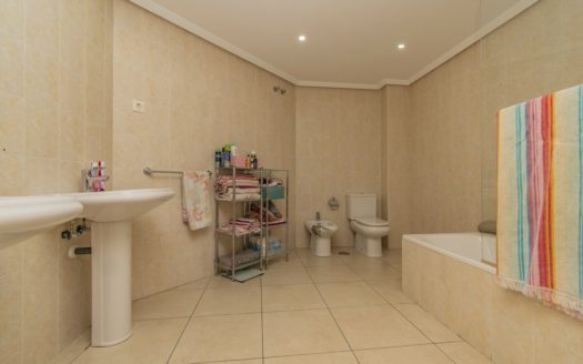 Apartamento de 3 dormitorios en Nueva Andalucia