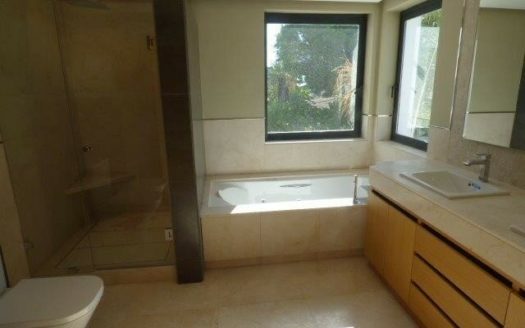 Villa de 5 dormitorios en Nueva Milla de Oro