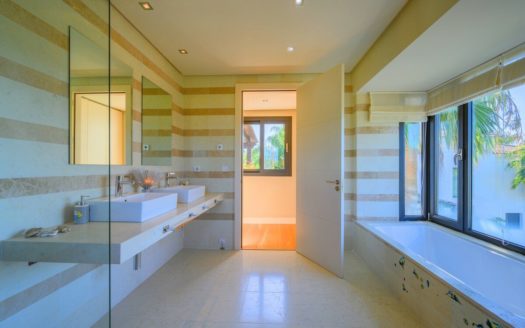 6 bedrooms Villa in Milla de Oro