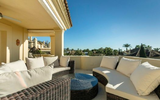 3 bedrooms Penthouse in Nueva Andalucia